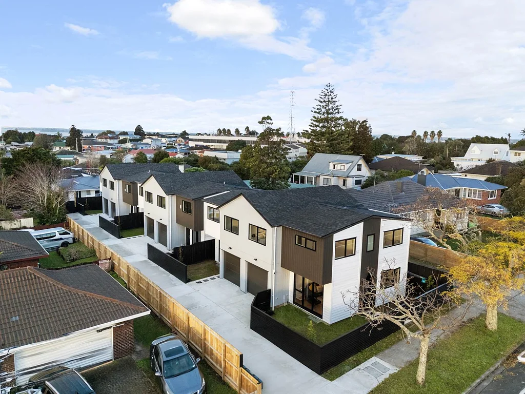 Te Atatu South 3침실 3 Bedroom Duplex plus Garage!