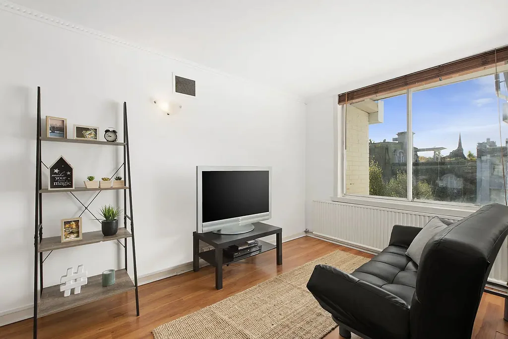 Spacious studio in lifestyle location