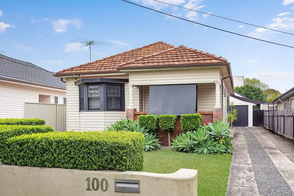 Kingsgrove 2房 宁静家庭友好型小巷中的现成乡村风格休憩之所 Readymade Cottage-Style Retreat in Quiet Family-Friendly Cul-De-Sac