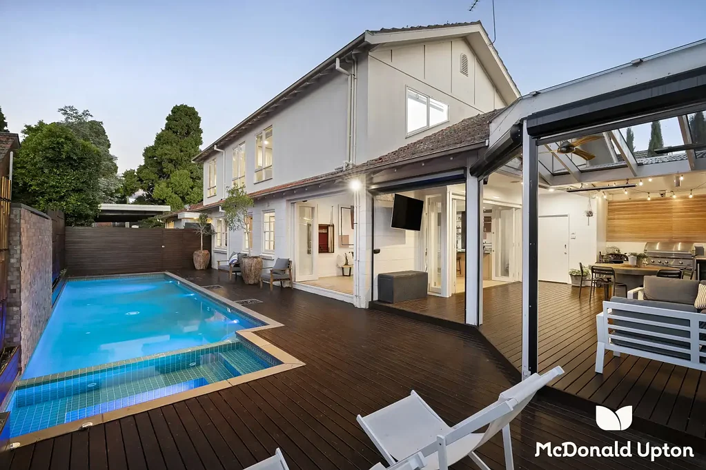 Strathmore 5房 Old Strathmore瑰宝 私人泳池SPA 5卧2.5卫 步行火车公园 中心地段生活村 Entertainer’s Dream in Exclusive Old Strathmore