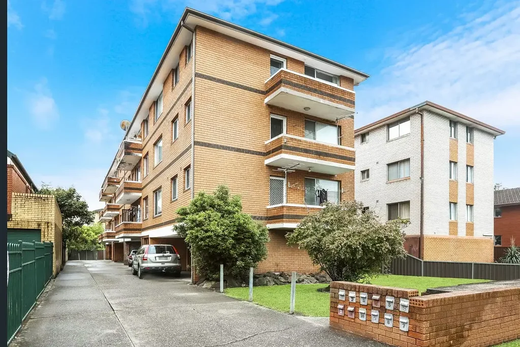 2 Bedroom unit in Fairfield !