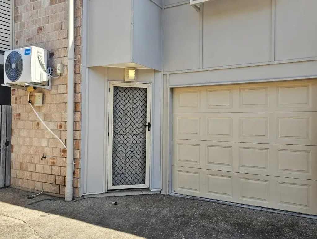 3BR Townhouse available in security complex