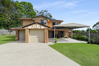 Boronia Heights 5房 宽敞776m²地块 死胡同安静环境 四卧带主卧套 双车库加棚屋 宽敞后院多生活区 Grand Family Living on 776m² in a Quiet Cul-De-Sac !