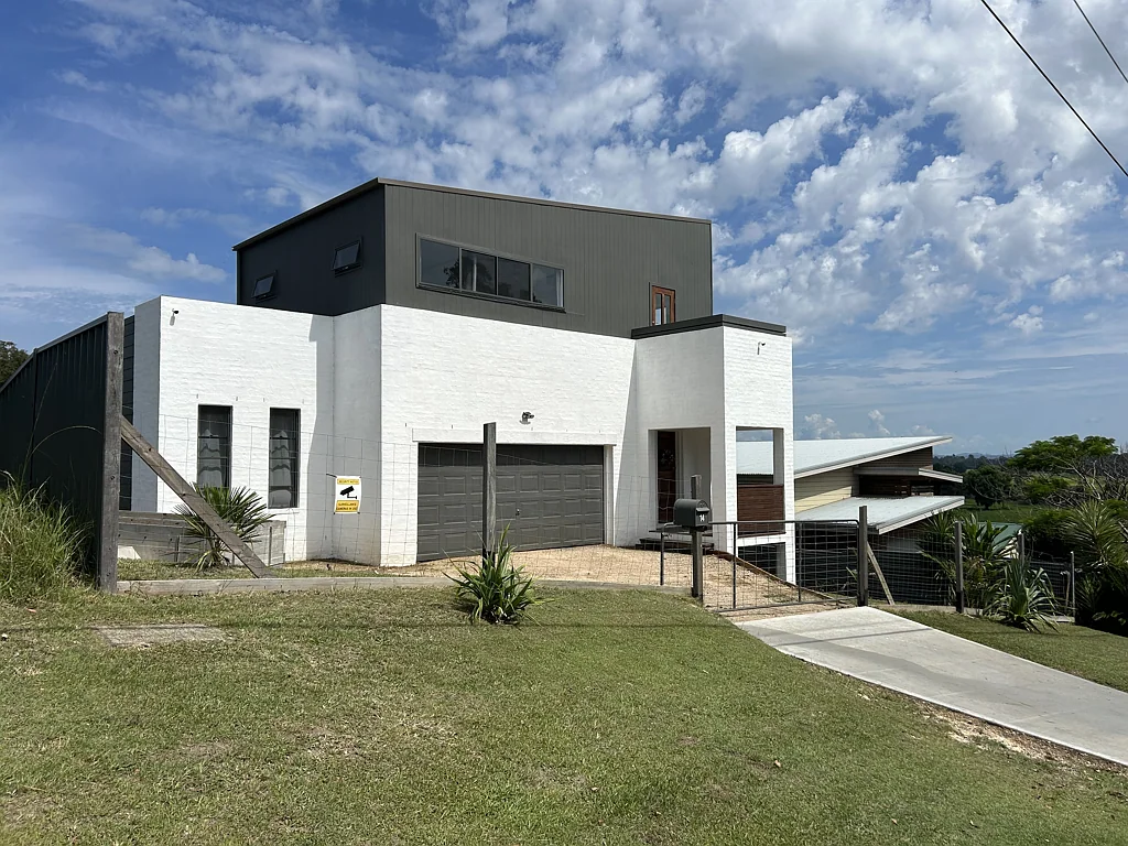 New 3 Storey House For Rent