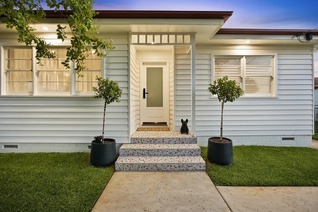 2 Charleville Road, Turvey Park, NSW 2650