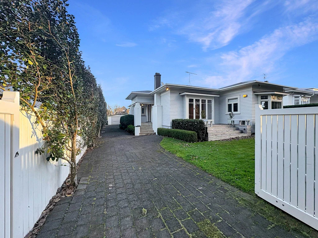 SPACIOUS FAMILY BUNGALOW