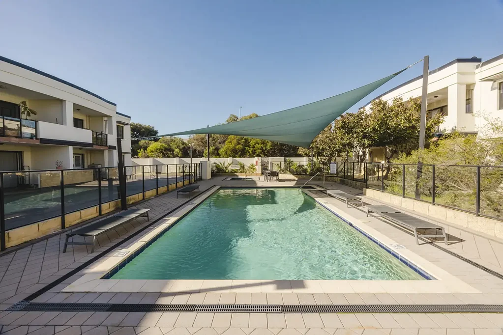 Currambine 3房  Vacant Modern Apartment with Pool & 2 Car Bays in Prime Location – Resort Style Living