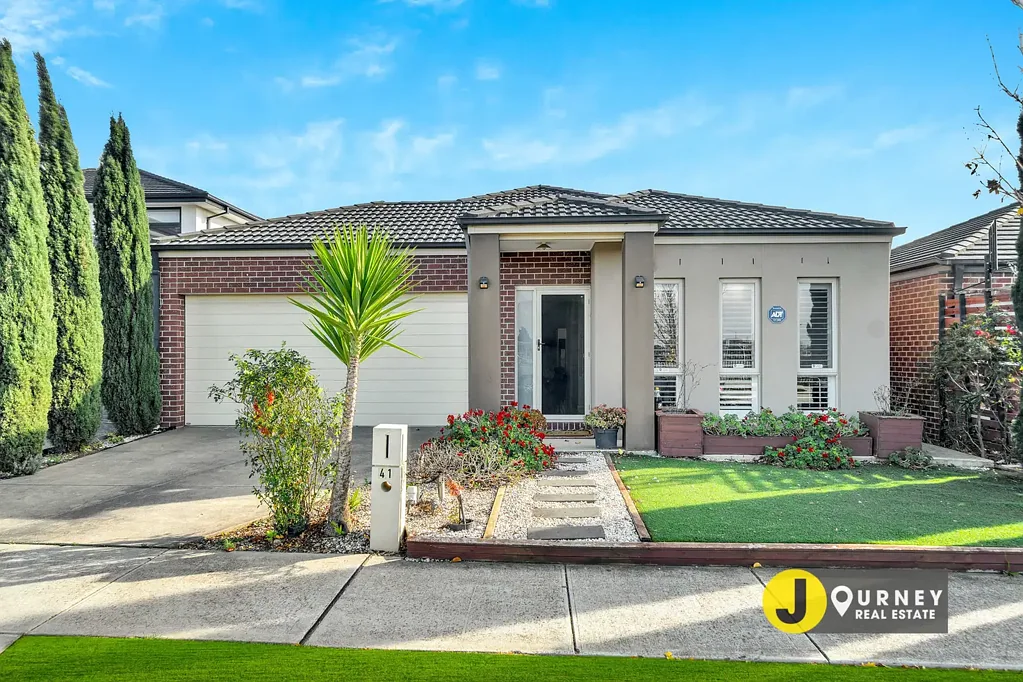 Cranbourne West 4 Bedroom Welcoming Family Home in Cranbourne West!