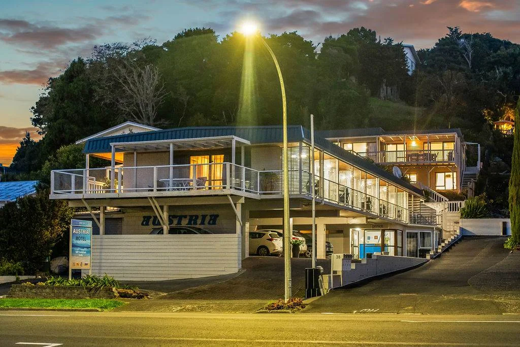 Paihia 13 Bedroom $200,000 Income + Seaview home