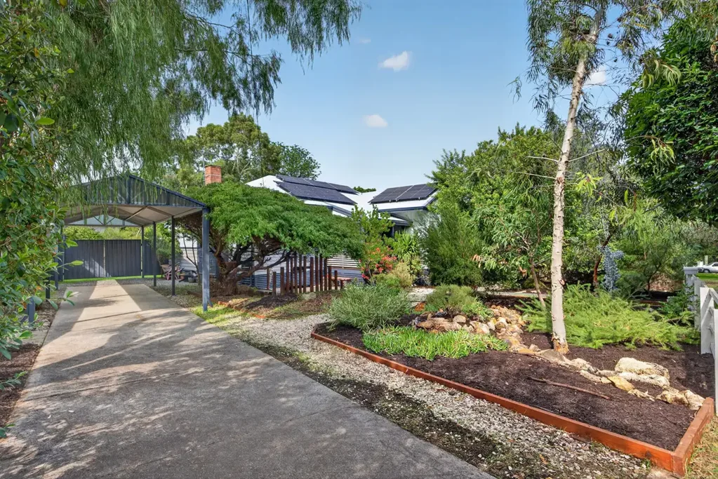16 Cowcher Way West, Medina, WA 6167