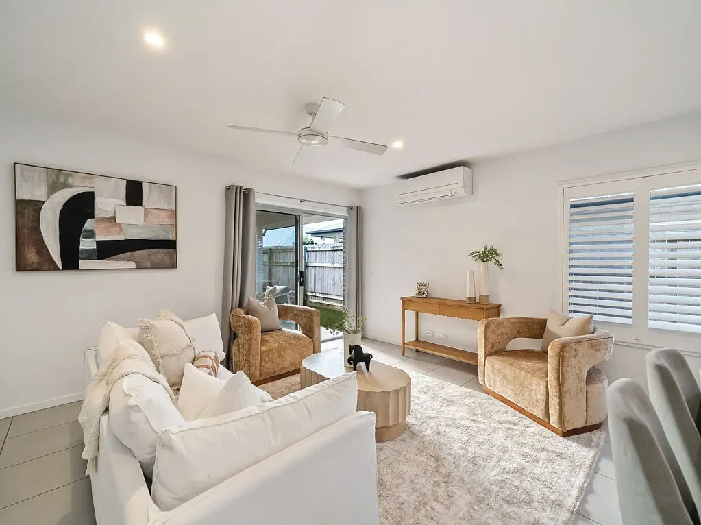 Strathpine 4Kwarto Stylish Family Living with Three Separate Living Zones in a Quiet Family-Friendly Pocket!