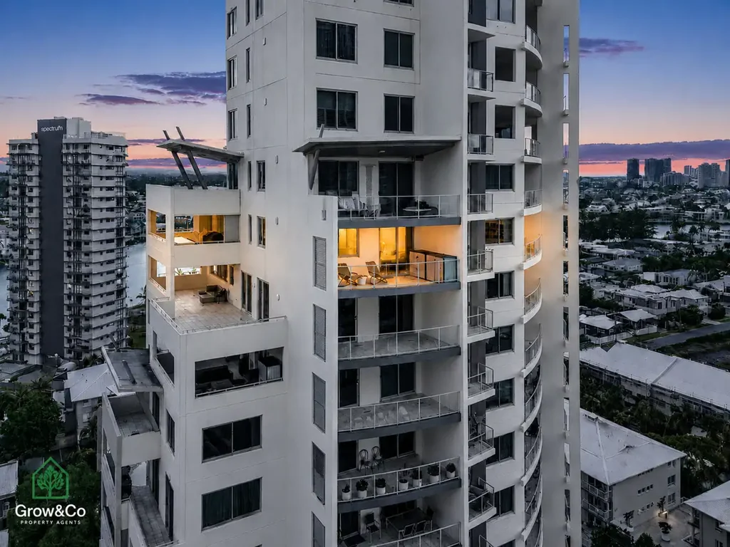 Surfers Paradise 2ਬੈੱਡਰੂਮ Unique Budds Beach Sky Home (219m²) – Half-Floor Luxury with Exceptional Outdoor Living*