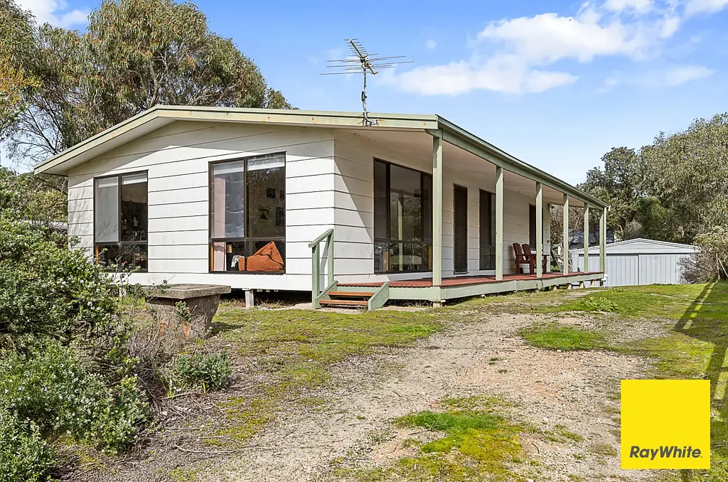2B Trelawny Ave, Sandy Point, VIC 3959