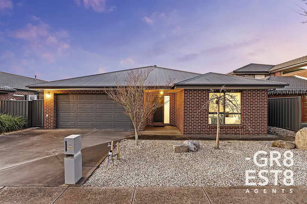 18 MINERVA AVENUE, Cranbourne West, VIC 3977