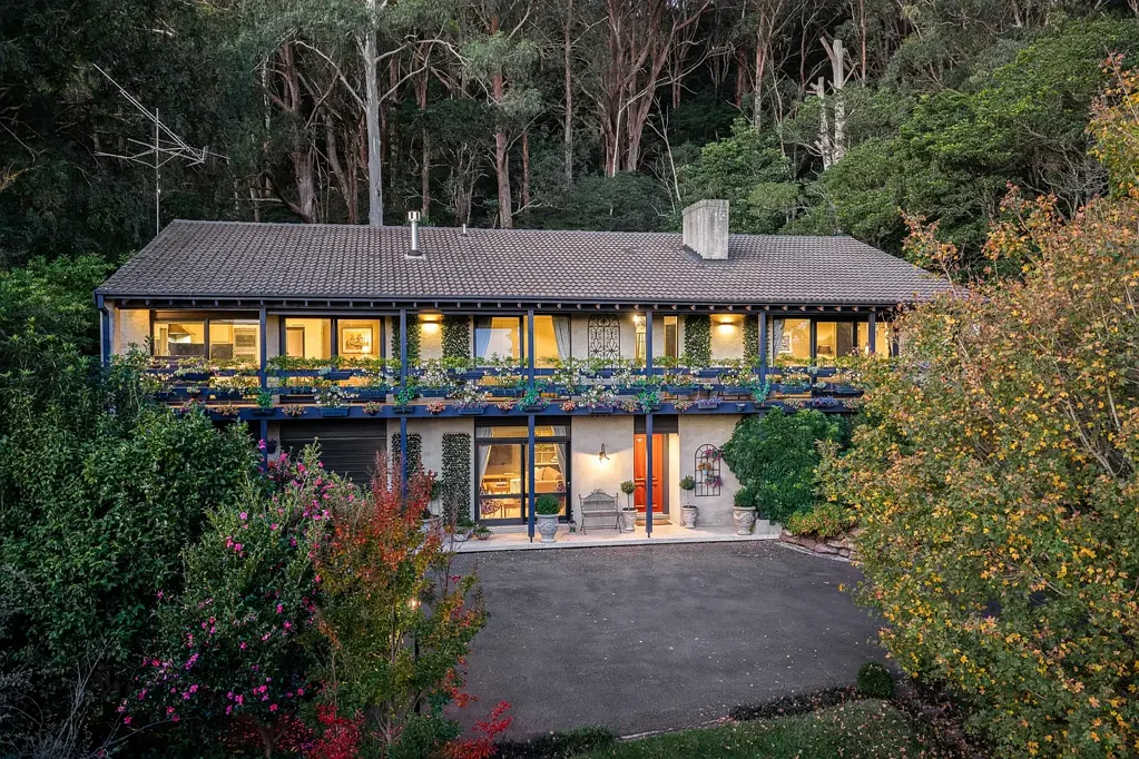 Bowral 5ห้องนอน Elevated Living with Sweeping Bowral Views and a Private Reserve Backdrop