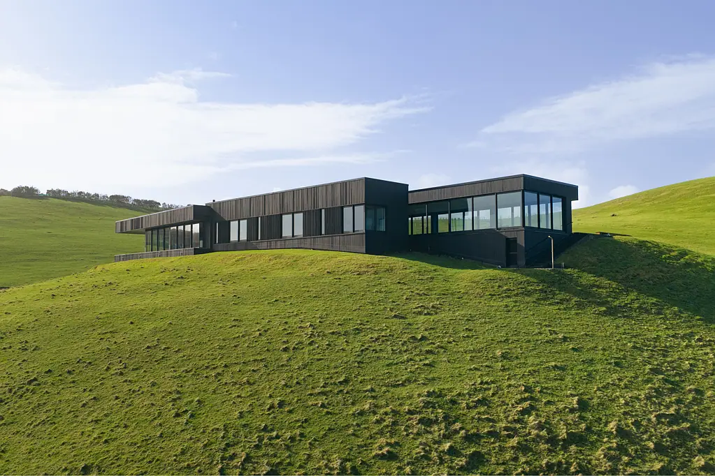 Muriwai Parihoa Estate: Luxury Living, Coastal Trophy