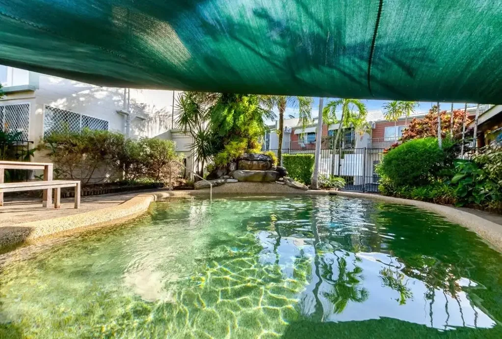 UNFURNISHED 2 BEDROOM UNIT, SHORT WALK TO THE BEACH!