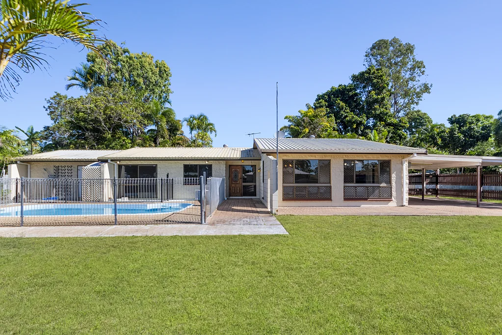 2 Beech Court, Bushland Beach, QLD 4818
