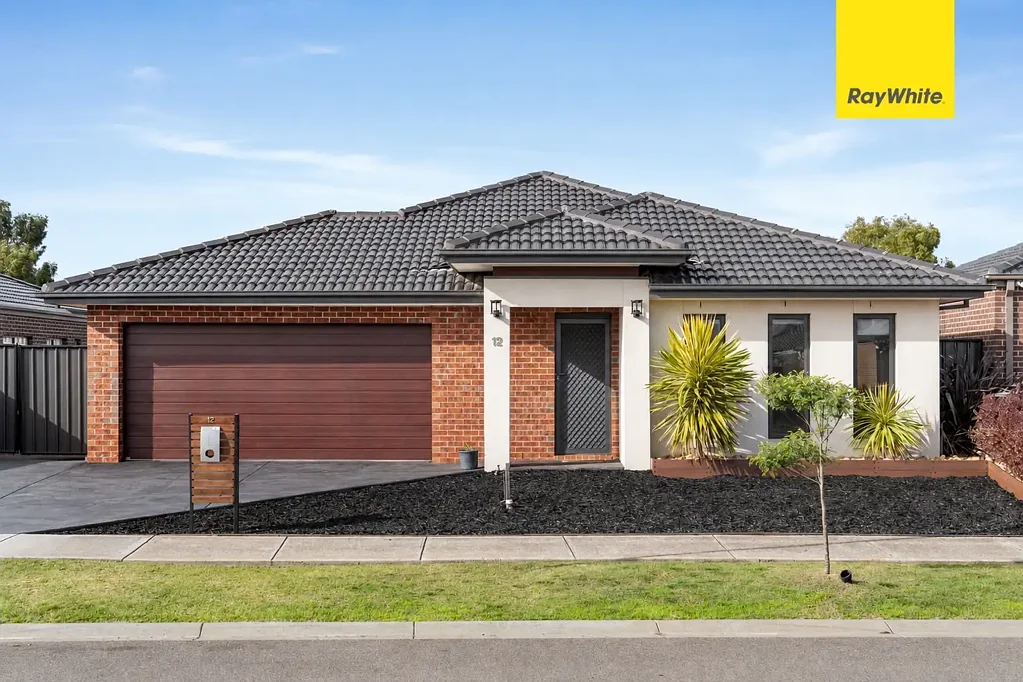 Melton South 3Zimmer Spacious Family Living on 546m² Approx. with Side Access