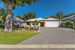 4 Westwood Grove, Meadow Springs