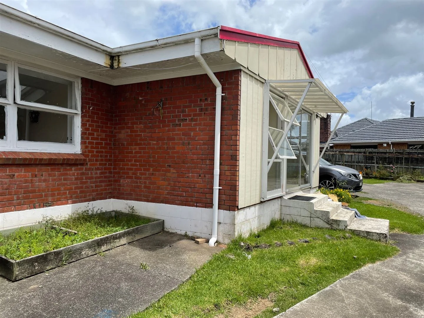 Beautiful 2 Bedroom Unit With Study in Mt Roskill