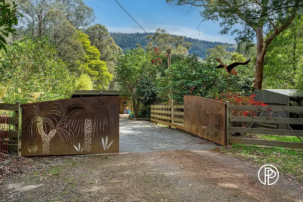 Reefton 4Kwarto AN ARTIST'S SANCTUARY – SPACIOUS FAMILY HOME ON ALMOST AN ACRE WITH ACCESS TO ARMSTRONG CREEK