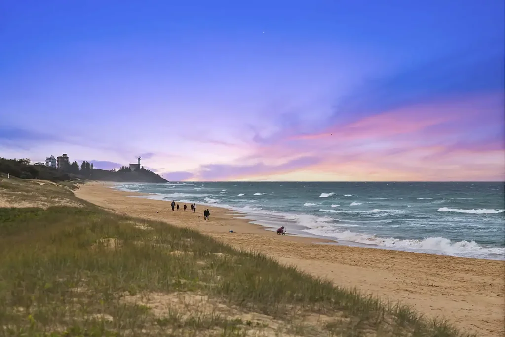 Fully Furnished Unit with Total Beach Frontage, available for 9 months!