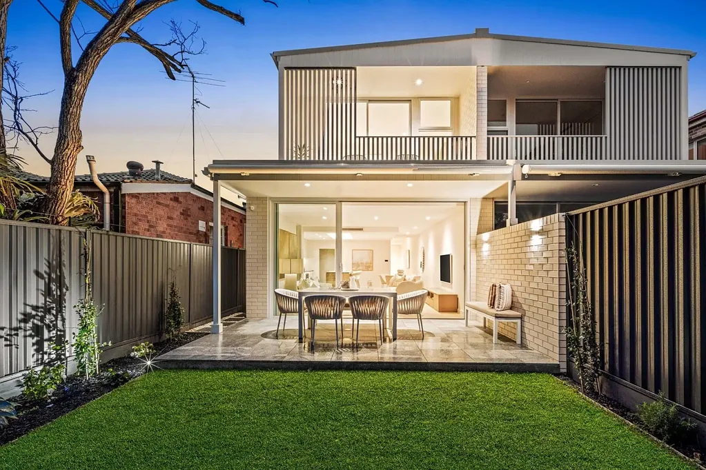 24 Universal Street, Eastlakes, NSW 2018