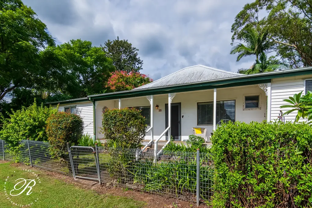 Stroud 4 Bedroom Prime Location on 1/2 Acre