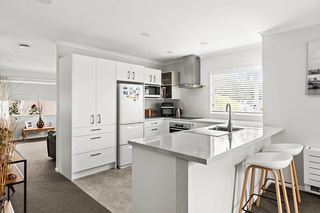 Onekawa 3 Bedroom Stylish Modern Living