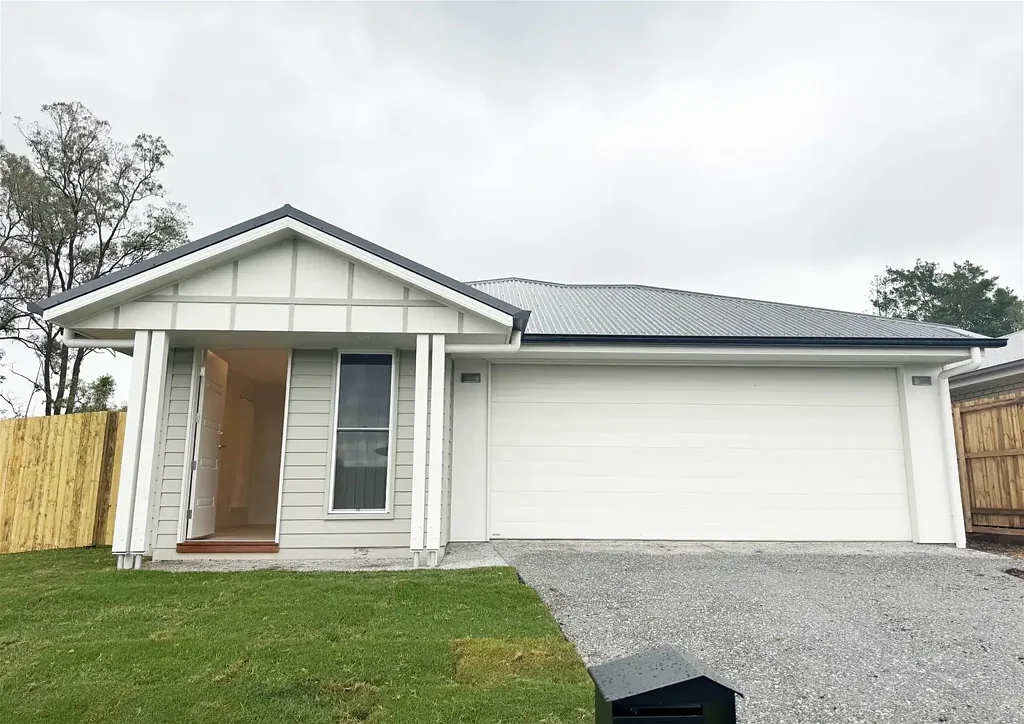 Fancy 4 bedroom home in Logan Reserve