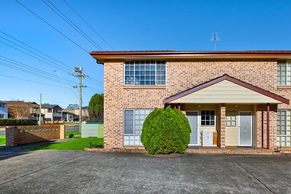 Ingleburn 2 Slaapkamer Prime Location in the heart of Ingleburn!