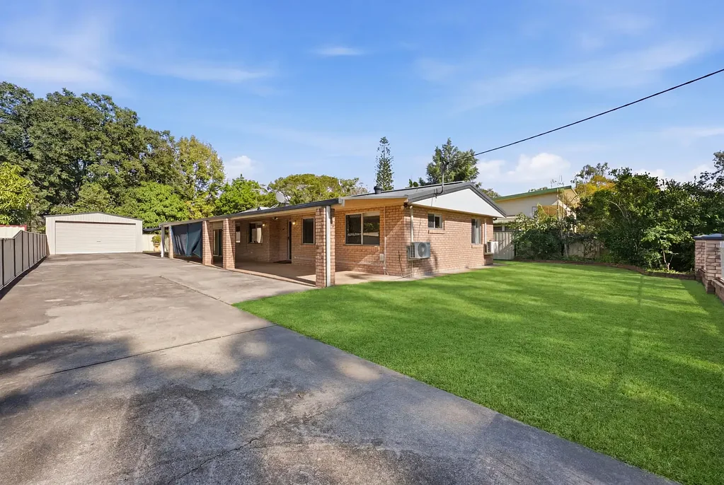Room for the Whole Family – Spacious 7 Bedroom Home
