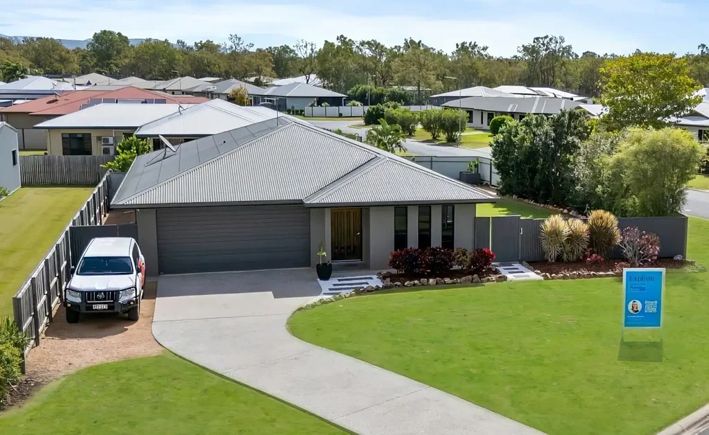 Mareeba 4 Slaapkamer Modern 4 Bed, 2 Bath Family Home on Corner 900m2 in Amaroo Estate!