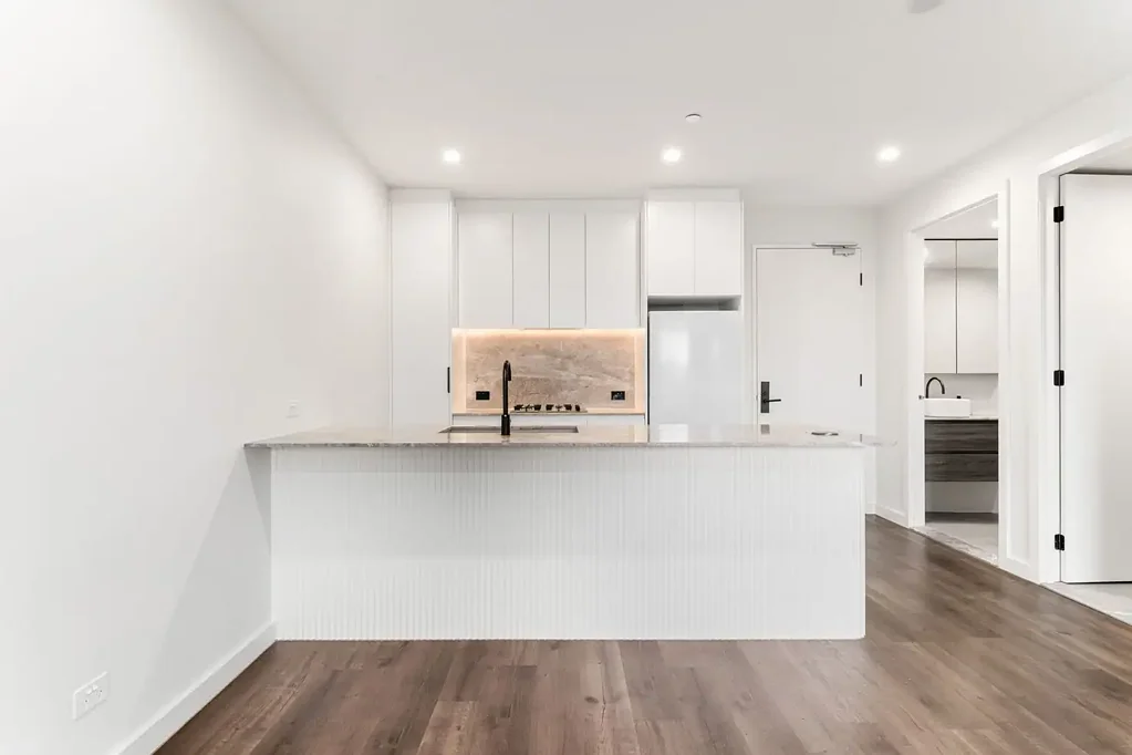 Luxury Apartment, Available Now!