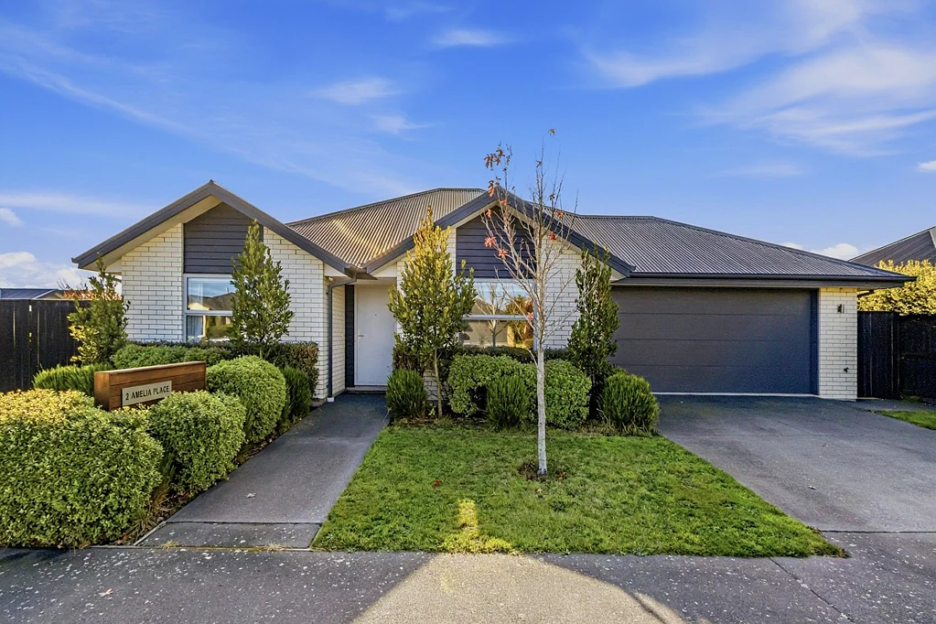 Spacious and Modern Family Home with Flexible Living