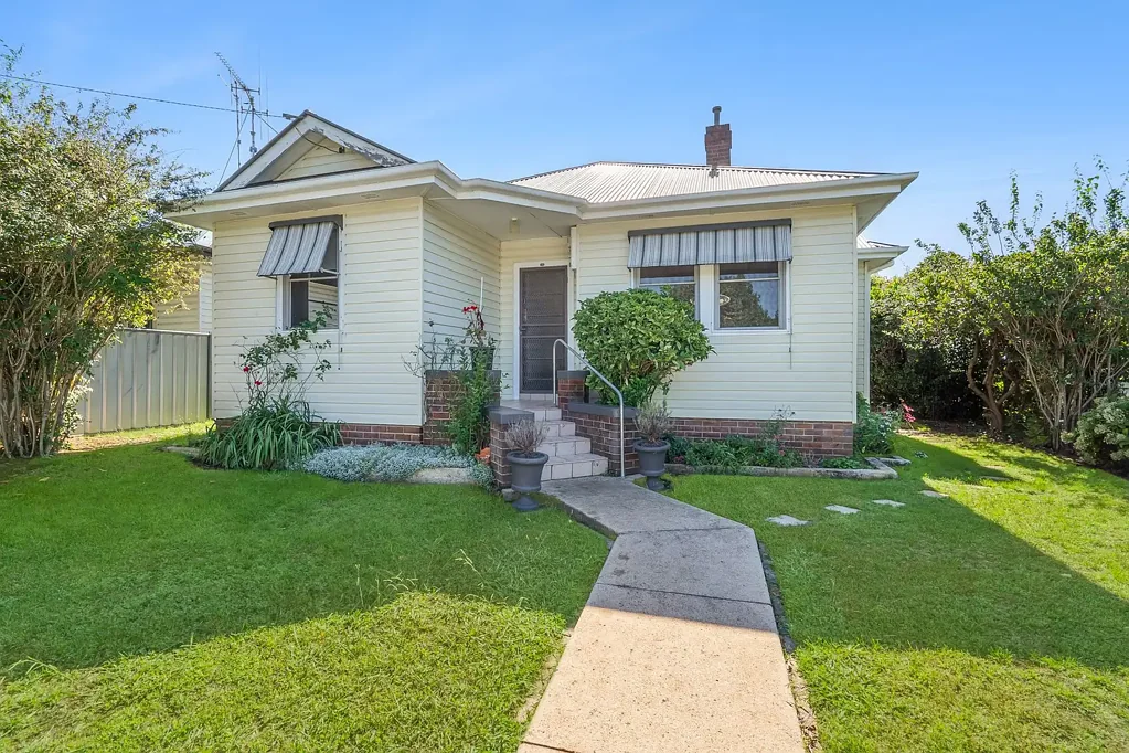 10 Wade Street, Crookwell, NSW 2583