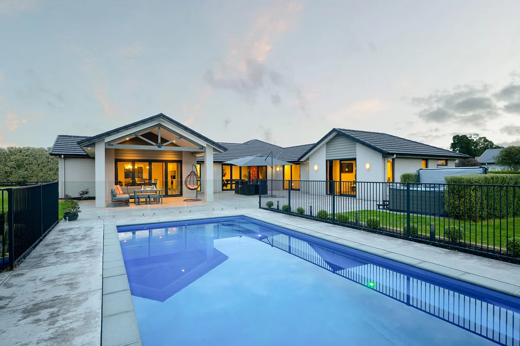 Tamahere 6 Bedroom Life Looks Good Here