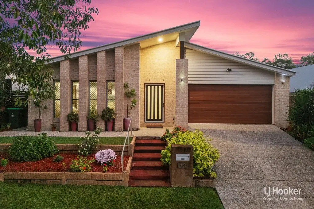 Warner 4部屋 SPACIOUS FAMILY LIVING WITH STYLE, COMFORT & EXCEPTIONAL OUTDOOR ENTERTAINING