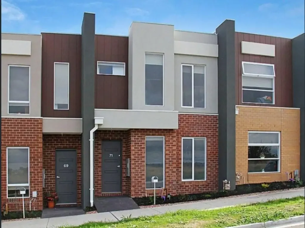 Modern Living Townhouse!