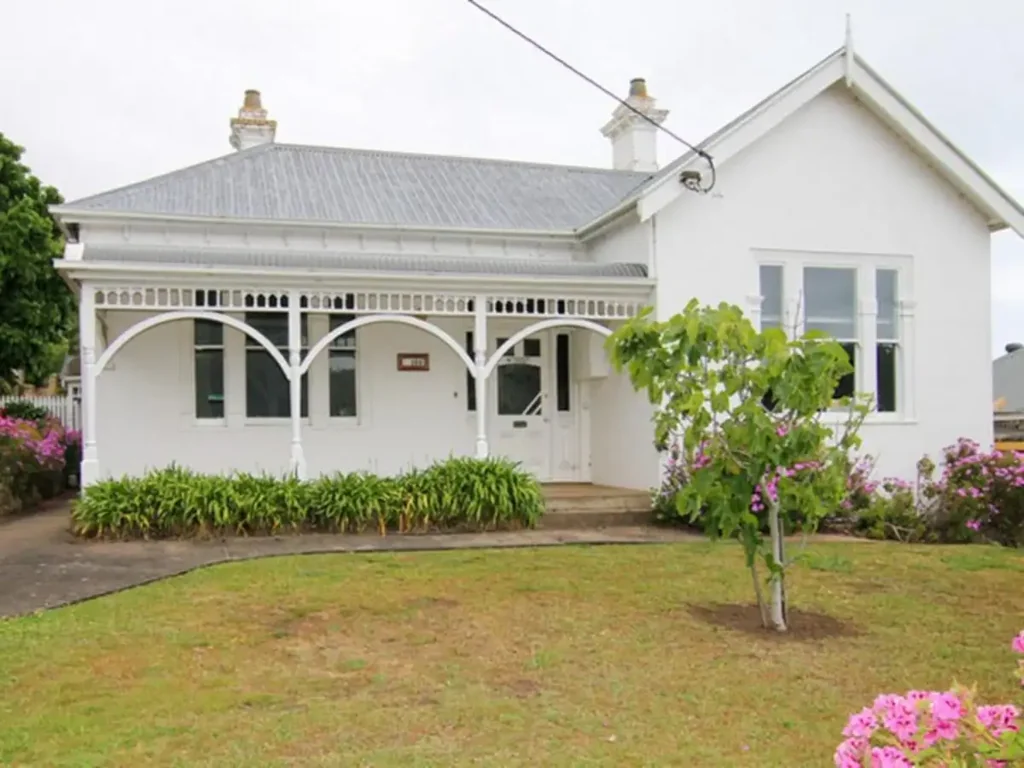 Warrnambool 4બેડરૂમ PRIME POSITION – COMMERCIAL OR RESIDENTIAL OPPORTUNITY