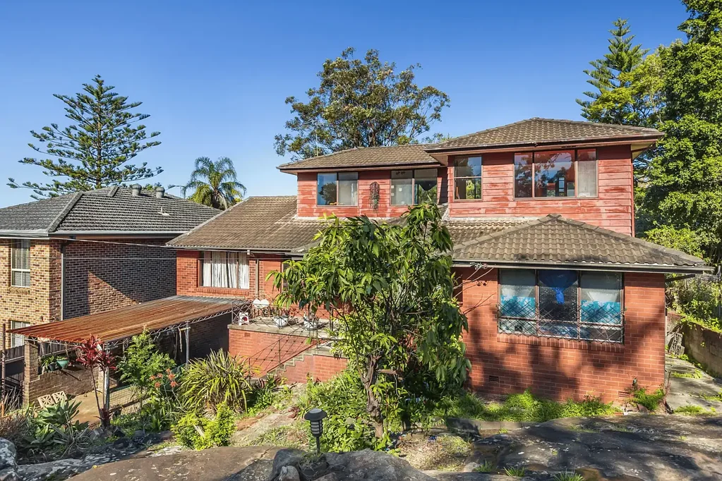 Forestville 3 Slaapkamer LMR DEVELOPMENT OPPORTUNITY IN PRESTIGIOUS LOCATION