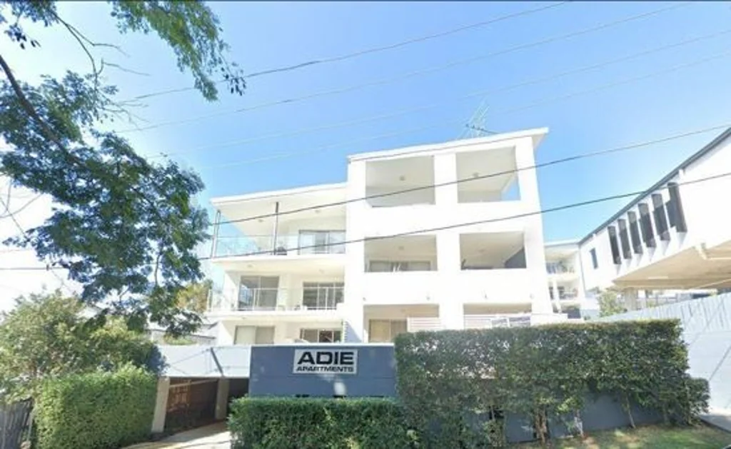 Large 2-bedroom modern Unit, 2 mins walking to shopping center