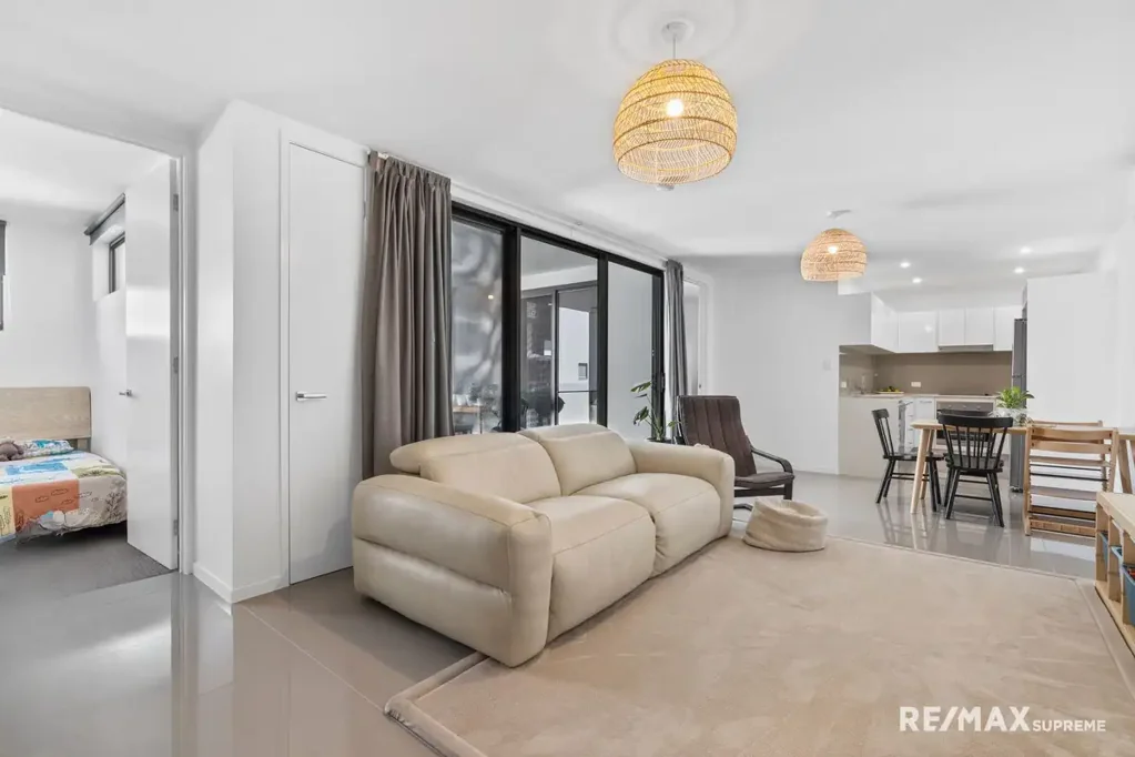 Upper Mount Gravatt 2房 两卧两卫精装公寓 上层芒特格拉夫特 安全车库 开放式布局 宽敞露台 高端石材台面 全屋吊扇 低公契费 近Westfield Beautiful Boutique Apartment in Prime Upper Mount Gravatt Location