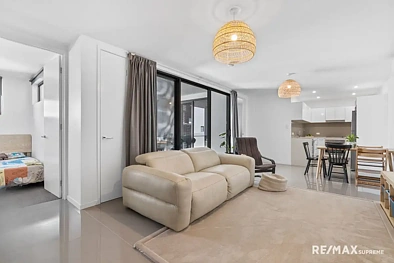 Upper Mount Gravatt 2房 两卧两卫精装公寓 上层芒特格拉夫特 安全车库 开放式布局 宽敞露台 高端石材台面 全屋吊扇 低公契费 近Westfield Beautiful Boutique Apartment in Prime Upper Mount Gravatt Location