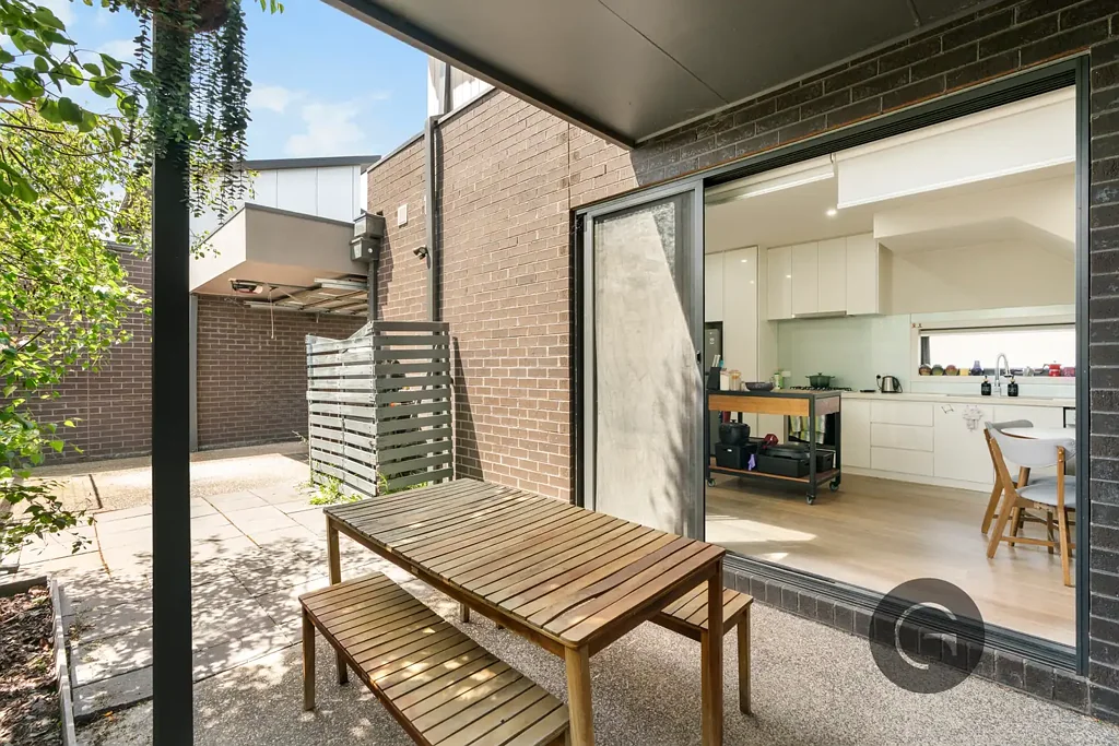 2/4 Essex Street, Pascoe Vale, VIC 3044