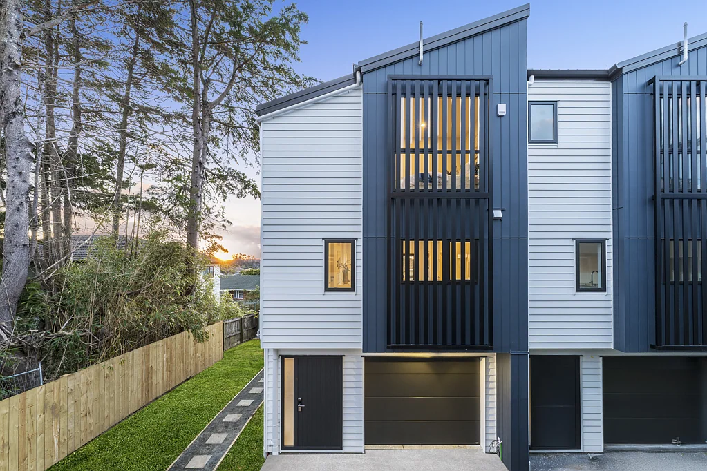 Henderson 2chambre Modern Living in Prime Summerland School Zone