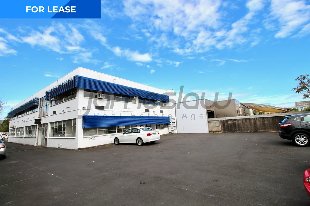 Epsom 150 sqm Street Front Office/Retail in Epsom