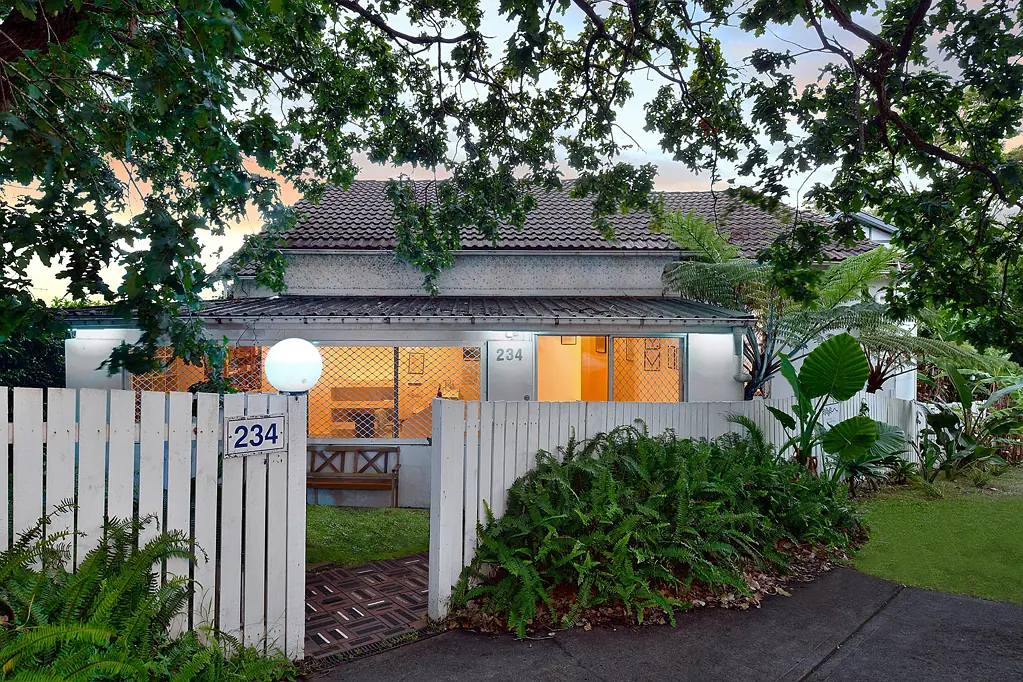 Coogee 3ห้องนอน Inspiring Freestanding Home with Multi-Use Capabilities in an Idyllic Corner Setting