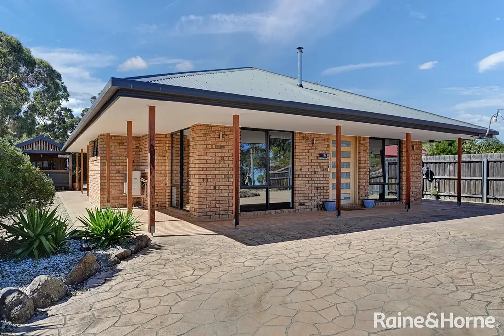 24 Sandy Point Avenue, Dodges Ferry, TAS 7173